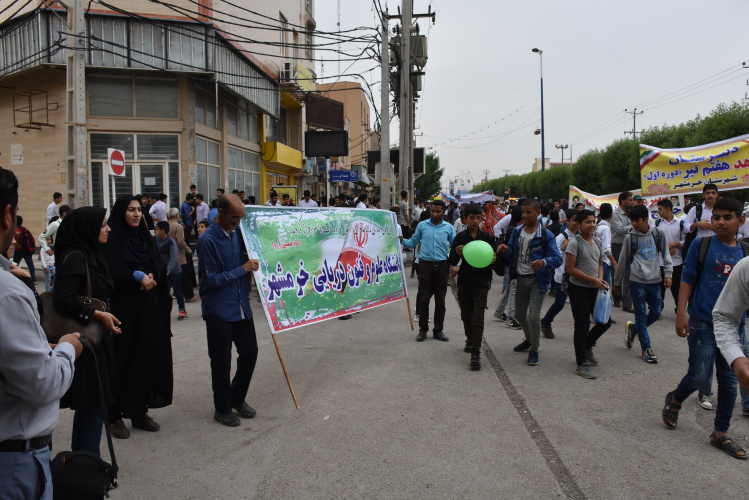 حضور پرشور دانشگاهیان دانشگاه علوم و فنون دریایی خرمشهر در راهپیمایی ۱۳ آبان