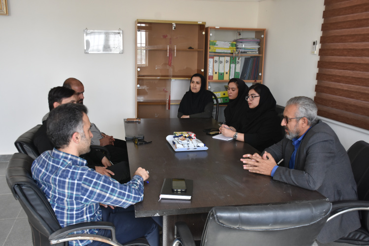نشست مشترک معاونت فرهنگی و اجتماعی و انجمن علمی دانشجویی ریاضی با مجموعه جهادی امام رضایی ها در راستای تقویت آموزشی دانش آموزان مستعد روستاهای کم برخوردار خرمشهر